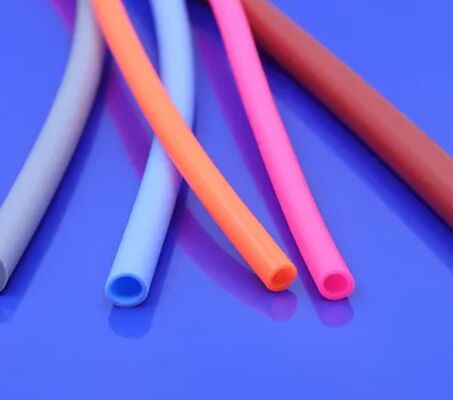 Хорошая цена Силиконовая резиновая трубка Φ5,0 мм. Прочная термостойкая трубка для изоляции и защиты бытовых приборов онлайн